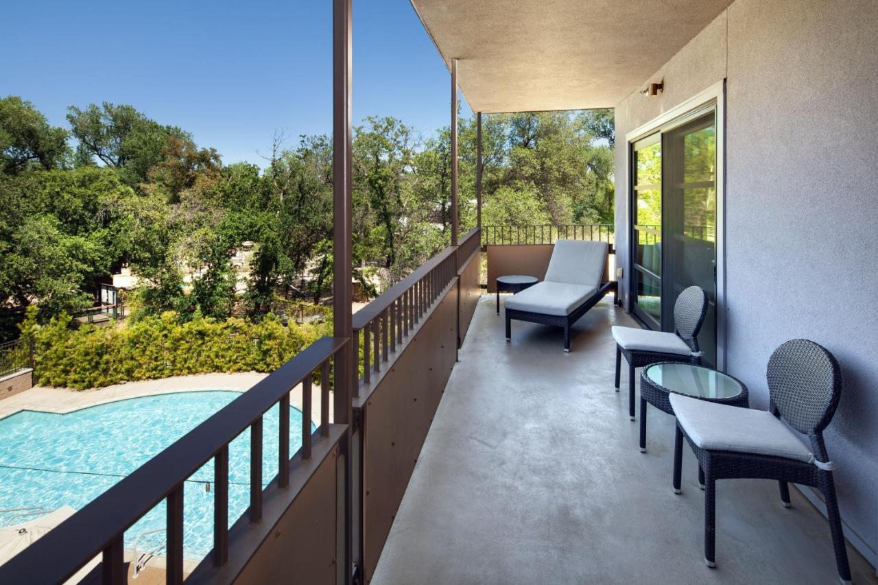 Sheraton Redding Hotel At The Sundial Bridge Exterior photo