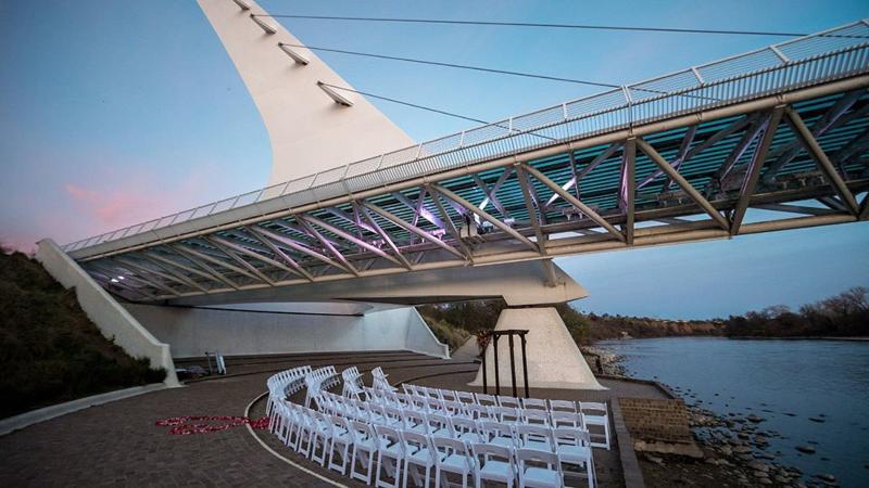 Sheraton Redding Hotel At The Sundial Bridge Exterior photo